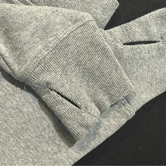 Tommy Hilfiger size S monochrome embroidered sweatshirt EUC - Picture 12 of 12